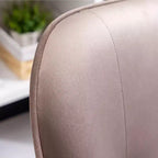 Poltrona d'accento Doarnin Contemporary Silky Velvet con bottoni, color cioccolato